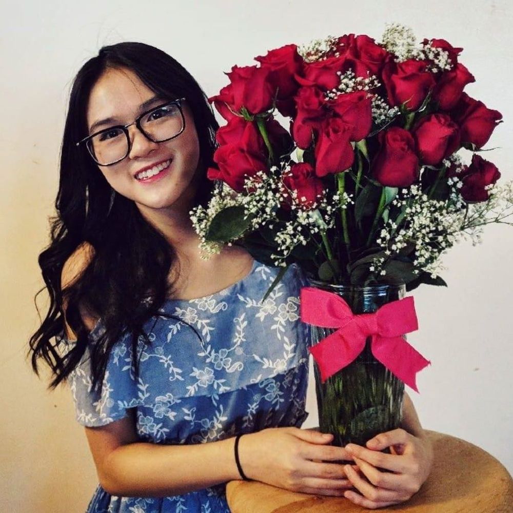 Meet your Posher, Lora